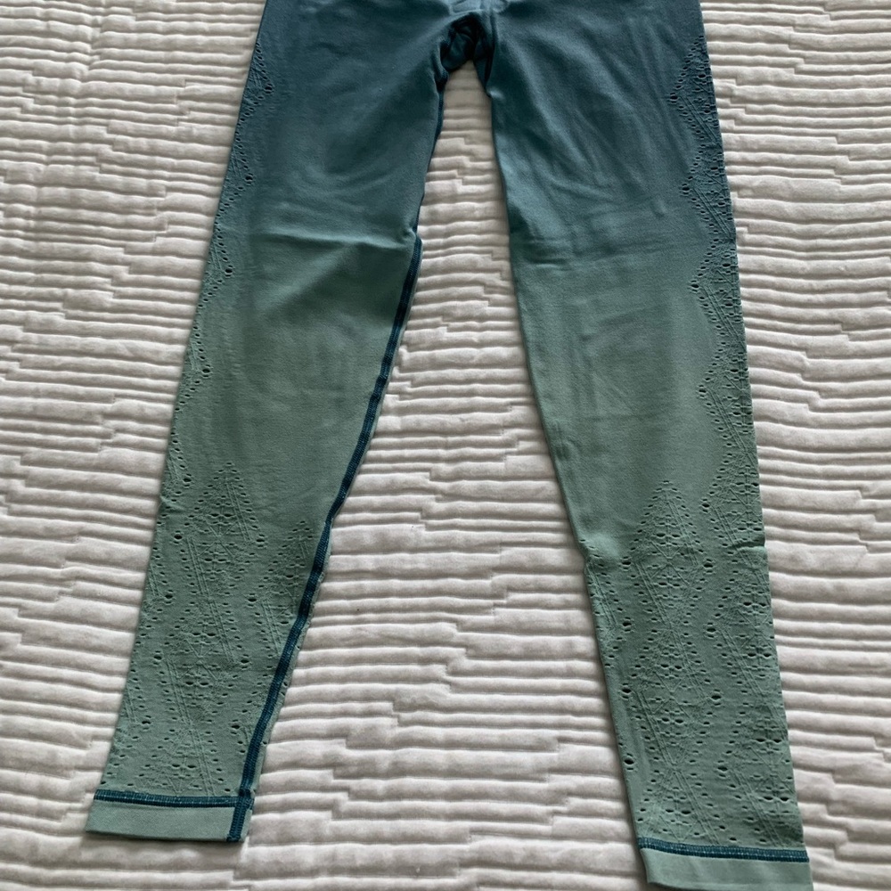 Pink seamless laser cut detail leggings ombré blue teal